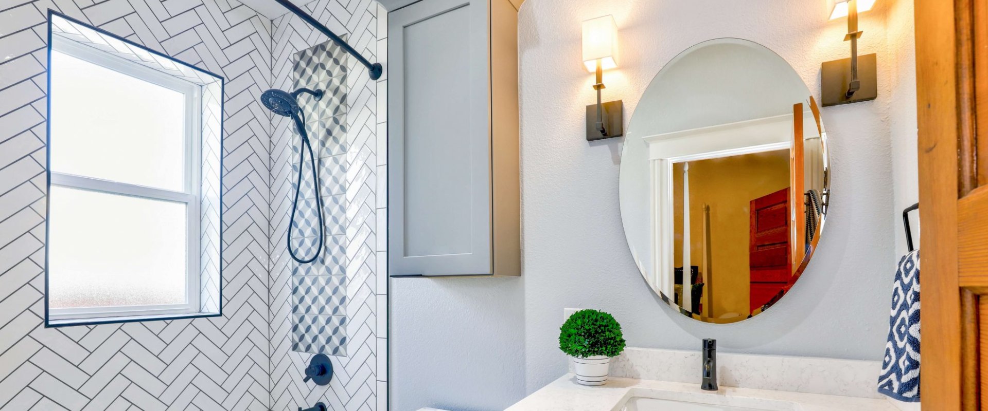 10 Design Tips for a Small Bathroom