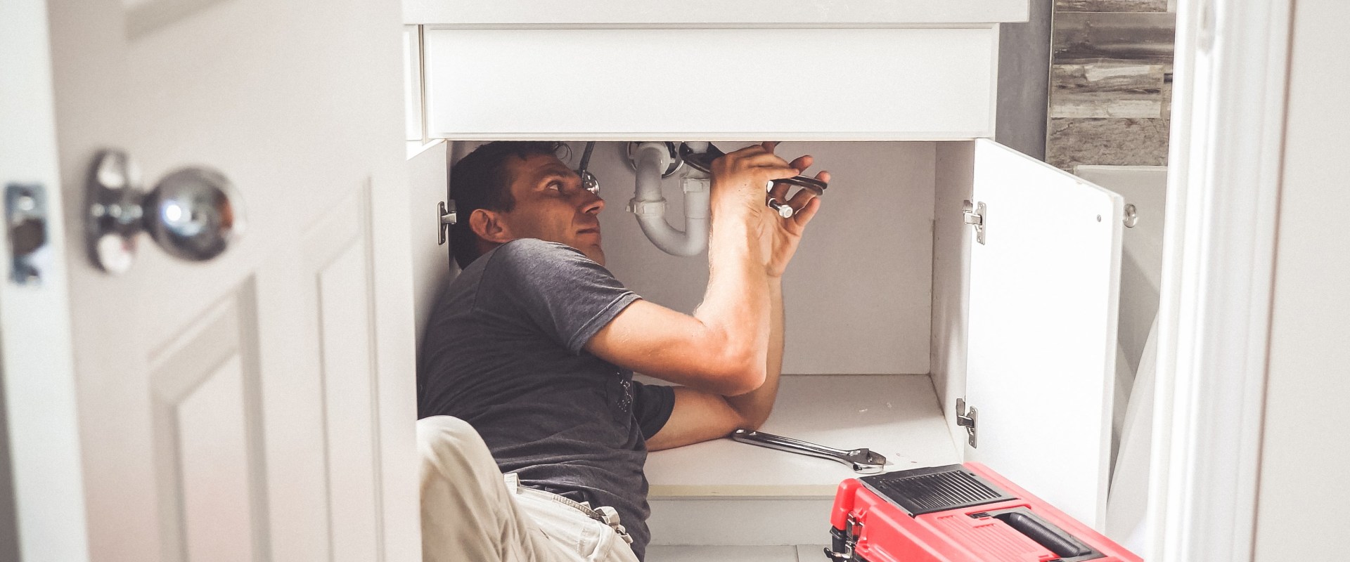 Guarantees and Warranties Offered by Professional Handymen: What You Need to Know