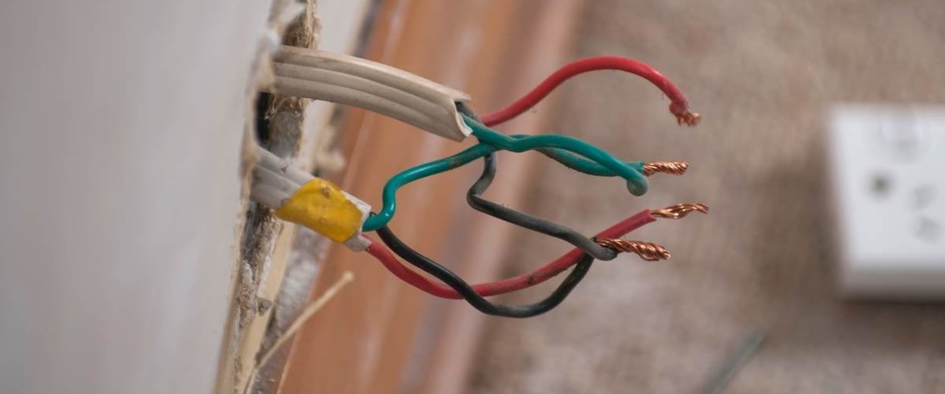 Troubleshooting Common Electrical Issues for Home Repair and Maintenance